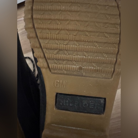 Tommy Hilfiger Black Winter Lace Up Boots with Fur Lining - Picture 10 of 15